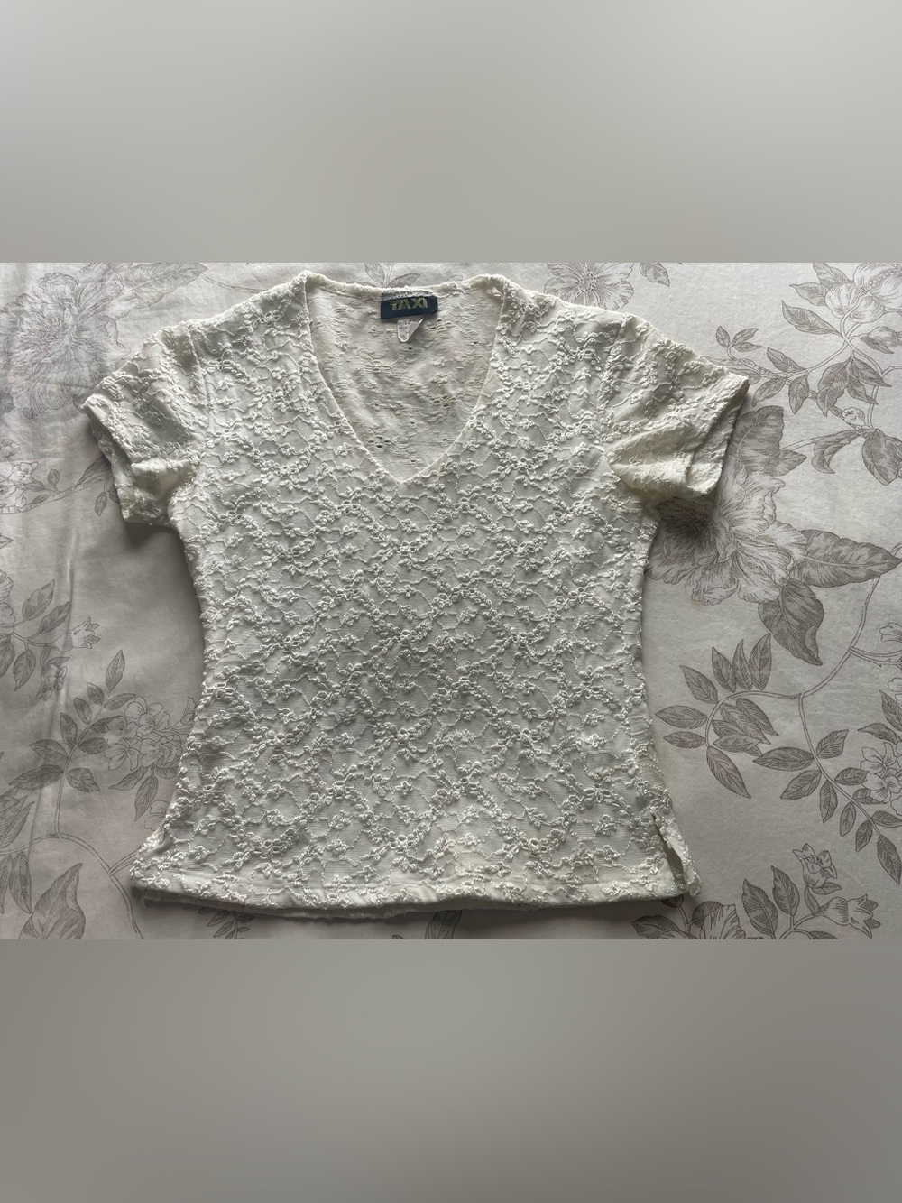 Vintage White Eyelet Stretch V Neck Baby‎ Tee Large Coquette Dainty Balletcore